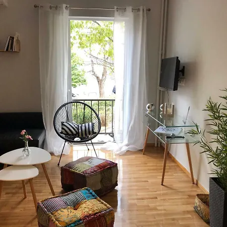 Walk To Acropolis From Luxury Near Metro Apartment *