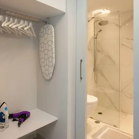 Walk To Acropolis From Luxury Near Metro Apartment *